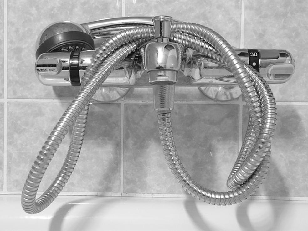 how to clean a shower head